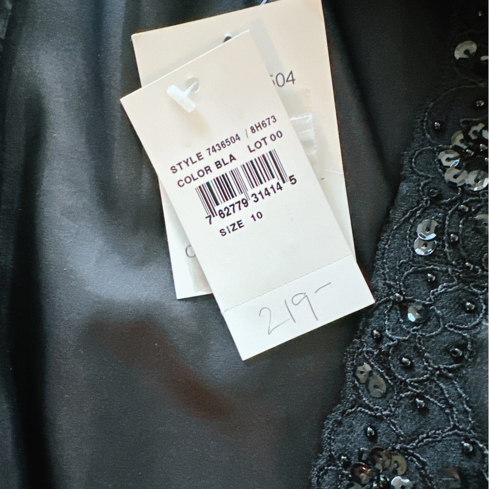 NWT Gorgeous Black Hype satin, beaded and faux fur coat. Size 10 - Picture 13 of 16
